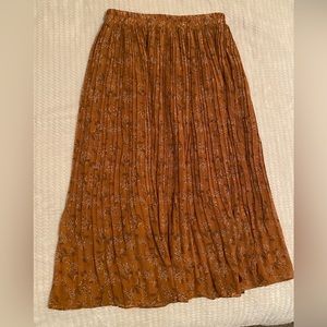 Pleated skirt